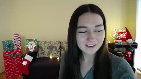 Snapshot of gabby_di chatting on 12/18/24, 09:04 Jaklin online show from 12/18/24, 09:04