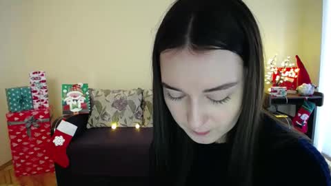 Snapshot of gabby_di chatting on 01/02/25, 09:00 Jaklin online show from 01/02/25, 09:00