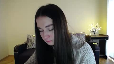 Snapshot of gabby_di chatting on 01/14/25, 07:59 Jaklin online show from 01/14/25, 07:59