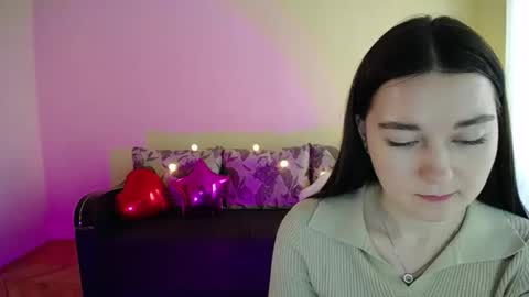 Snapshot of gabby_di chatting on 02/25/25, 12:24 Jaklin online show from 02/25/25, 12:24