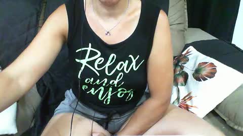 Snapshot of gabibrasil chatting on 12/14/24, 02:34 gaby layla online show from 12/14/24, 02:34