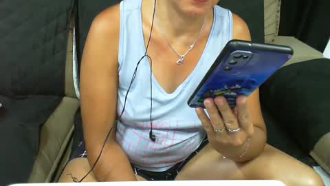 Snapshot of gabibrasil chatting on 02/25/25, 02:47 gaby layla online show from 02/25/25, 02:47