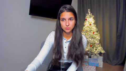 Snapshot of gabri_baby chatting on 01/05/25, 08:31 The next stream in car 1 december 10pm time in France online show from 01/05/25, 08:31