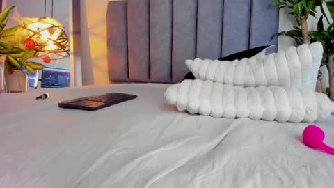 Snapshot of gabriela__gomez chatting on 10/26/25, 02:23 Carolina online show from 10/26/25, 02:23