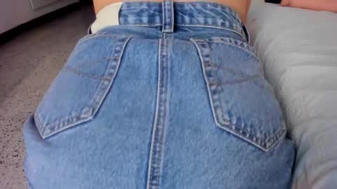 Snapshot of gabriela__gomez chatting on 10/27/25, 02:26 Carolina online show from 10/27/25, 02:26