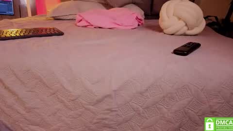 Snapshot of gabriela__gomez chatting on 11/06/25, 12:00 Carolina online show from 11/06/25, 12:00