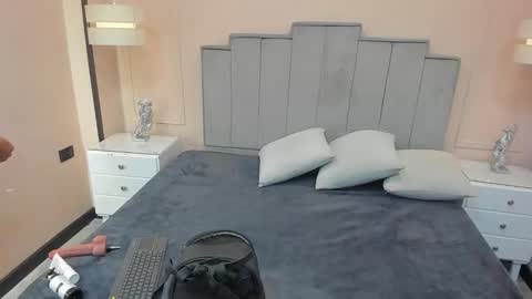   online show from 10/25/25, 12:02