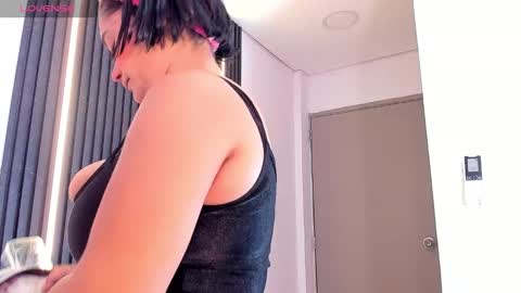 gabrielaa_miller_ online show from 10/11/25, 07:23