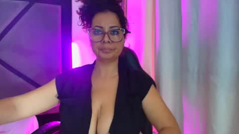 Snapshot of gabrieladurann chatting on 11/15/25, 10:48 GABRIELA online show from 11/15/25, 10:48