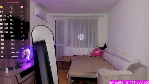 Snapshot of gabrielalove_ chatting on 10/28/25, 08:44 Gabrielaaaa online show from 10/28/25, 08:44