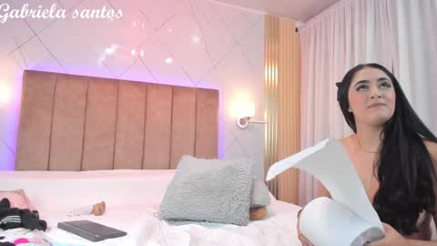 gabriella_santoss online show from 01/03/25, 10:51