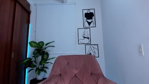 Snapshot of gaby_girl chatting on 01/24/25, 11:56 online show from 01/24/25, 11:56