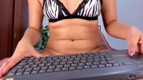 Snapshot of gaby_girl chatting on 02/13/25, 02:01 online show from 02/13/25, 02:01