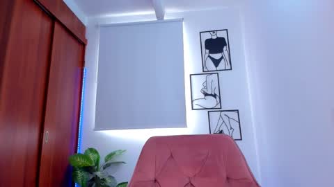 Snapshot of gaby_girl chatting on 09/13/25, 08:52 online show from 09/13/25, 08:52