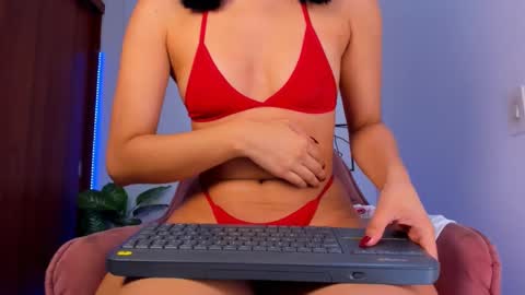 Snapshot of gaby_girl chatting on 09/19/25, 12:17 online show from 09/19/25, 12:17