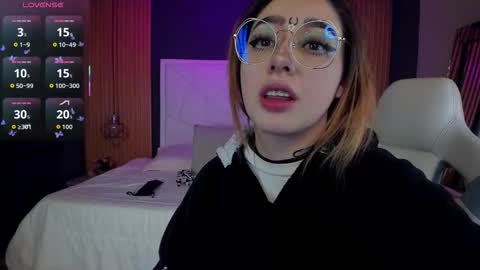 Snapshot of gabyrose9 chatting on 09/15/25, 11:32 gabyrose9 online show from 09/15/25, 11:32