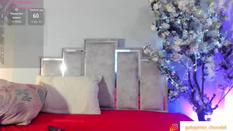 gabyyjones online show from 10/21/25, 11:44