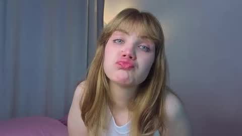Snapshot of gad_get chatting on 09/30/25, 04:06 im Mira ntmy 3 I might seem shy to strangers for strangers but definitely not for my first fans online show from 09/30/25, 04:06