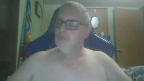Snapshot of gadude45 chatting on 10/07/25, 01:14 gadude45 online show from 10/07/25, 01:14