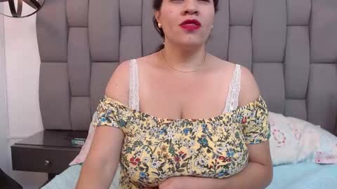 Snapshot of gallanaya chatting on 11/15/25, 02:02 gallanaya online show from 11/15/25, 02:02