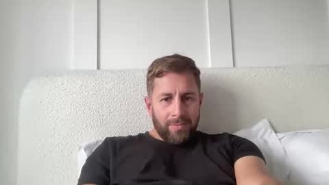 Snapshot of garycooke1983 chatting on 11/24/25, 10:59 garycooke1983 online show from 11/24/25, 10:59