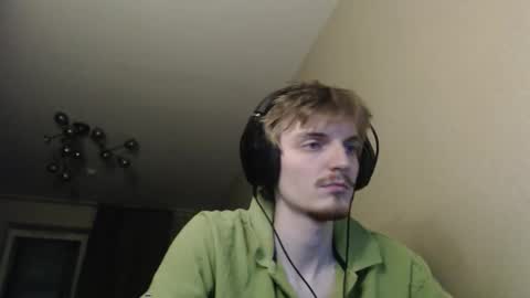 Snapshot of gasturfahe chatting on 11/12/25, 07:57 gasturfahe online show from 11/12/25, 07:57