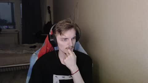 Snapshot of gasturfahe chatting on 11/18/25, 08:13 gasturfahe online show from 11/18/25, 08:13