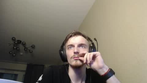 Snapshot of gasturfahe chatting on 11/21/25, 05:44 gasturfahe online show from 11/21/25, 05:44