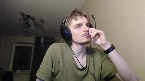 Snapshot of gasturfahe chatting on 11/22/25, 08:52 gasturfahe online show from 11/22/25, 08:52