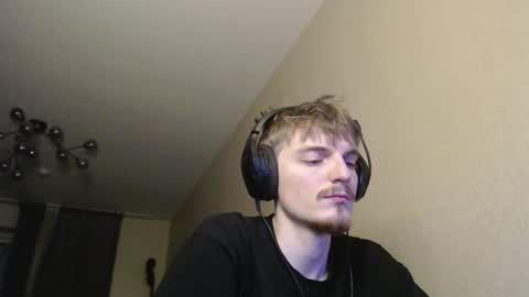 Snapshot of gasturfahe chatting on 11/30/25, 08:57 gasturfahe online show from 11/30/25, 08:57