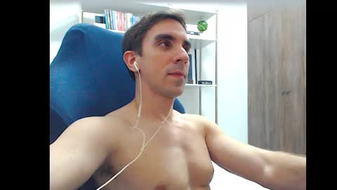 Snapshot of gatosarado23 chatting on 09/25/25, 03:10 gatosarado23 online show from 09/25/25, 03:10