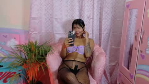 Snapshot of gema_shiny chatting on 09/27/25, 04:50 gema_shiny online show from 09/27/25, 04:50