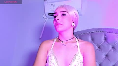 Snapshot of gemarodriguez_ chatting on 02/15/25, 04:58 Gemma online show from 02/15/25, 04:58