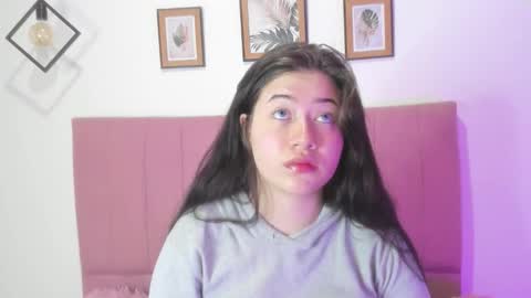 Sofia online show from 10/11/25, 01:38