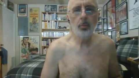 Snapshot of gentcallr chatting on 12/31/24, 10:01 Steve online show from 12/31/24, 10:01