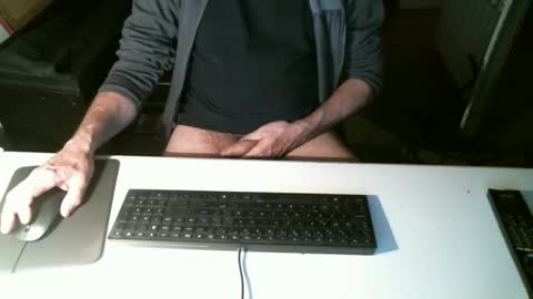 Snapshot of getz62 chatting on 01/03/25, 03:33 getz62 online show from 01/03/25, 03:33