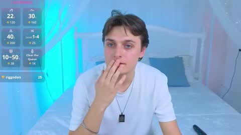 Alex online show from 10/31/25, 06:42