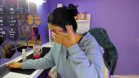 Danna Astrom online show from 10/21/25, 11:44