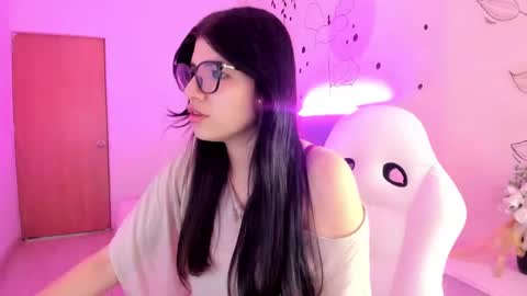 Gia online show from 11/08/25, 11:32