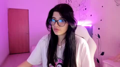 Gia online show from 11/11/25, 11:43