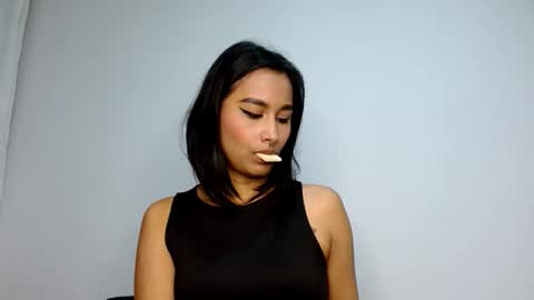 Gia Lee online show from 10/13/25, 03:17