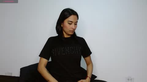 Gia Lee online show from 10/19/25, 04:57