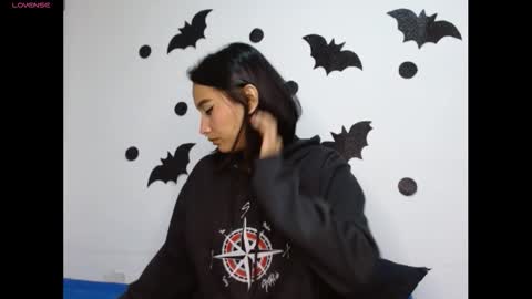 Gia Lee online show from 10/24/25, 02:30