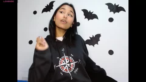 Gia Lee online show from 10/28/25, 02:59