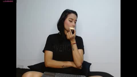 Gia Lee online show from 11/06/25, 04:02