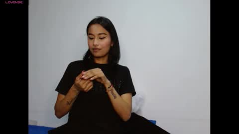 Gia Lee online show from 11/19/25, 02:11