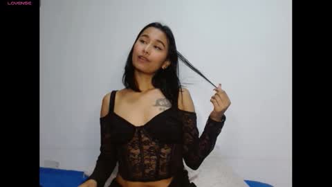 Gia Lee online show from 11/22/25, 04:33