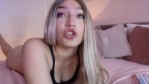 Snapshot of giaa_ross chatting on 02/17/25, 02:37 Gia online show from 02/17/25, 02:37