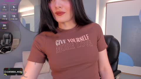 Snapshot of giaferrera_ chatting on 12/01/24, 05:24 Gia Ferrera online show from 12/01/24, 05:24