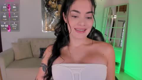 Snapshot of giaferrera_ chatting on 10/28/25, 07:27 Gia Ferrera online show from 10/28/25, 07:27